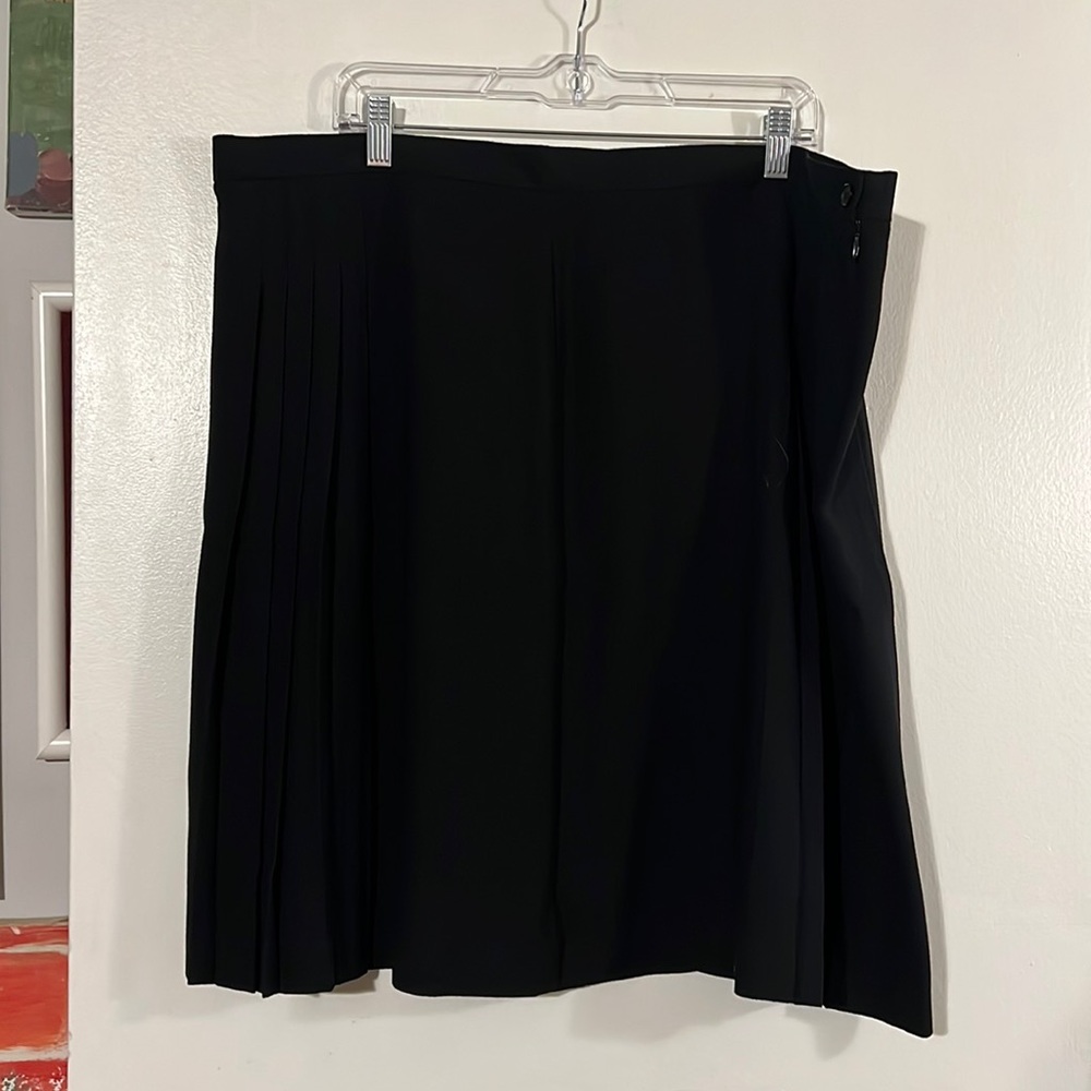 Révue 100% wool black pleated skirt